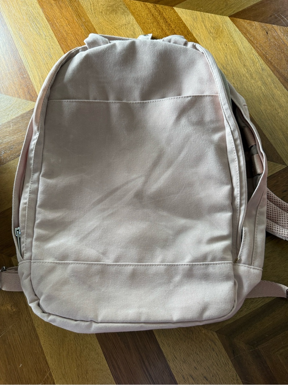 Day Owl Slim Pro
Backpack in Light Pink *flaw